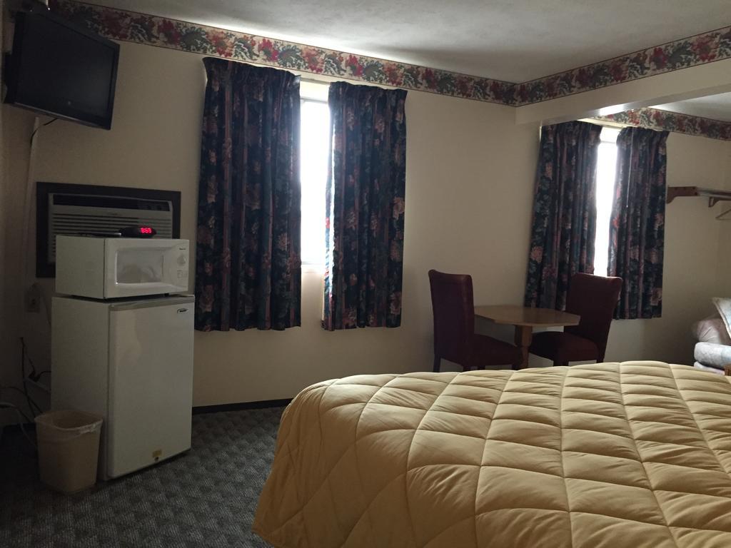 Baxter Springs 巴克斯特莱斯4号旅馆汽车旅馆 外观 照片