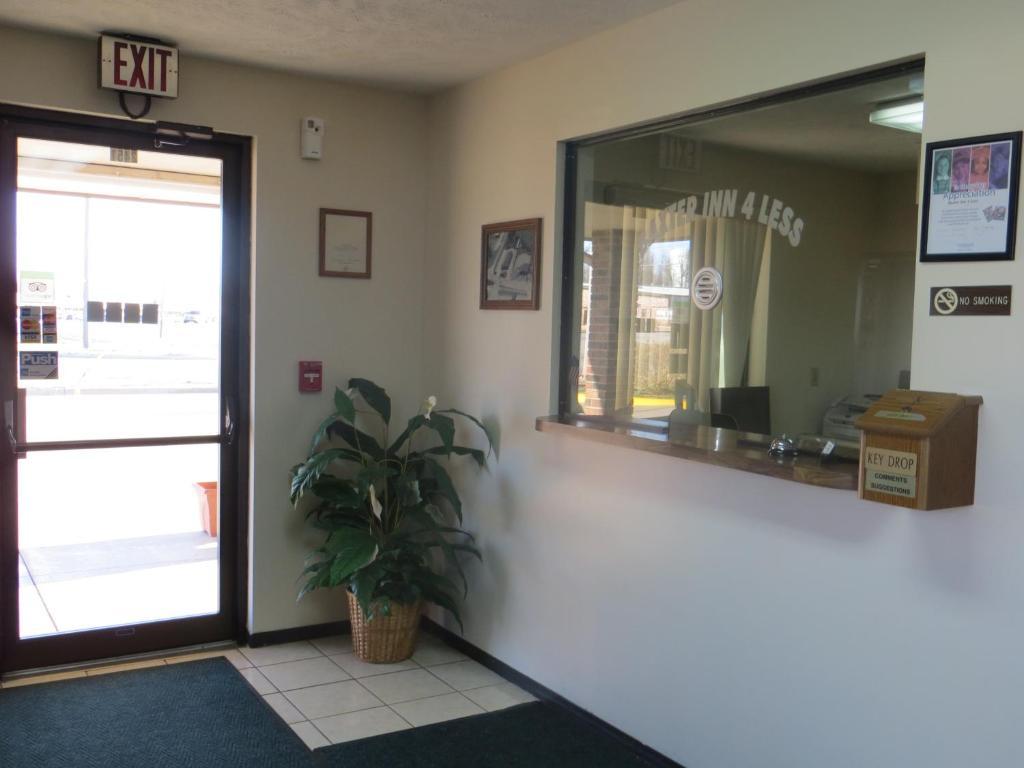 Baxter Springs 巴克斯特莱斯4号旅馆汽车旅馆 外观 照片